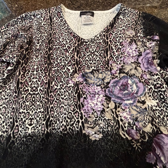 Bellissima V-neck Knit Shirt - Picture 2 of 5